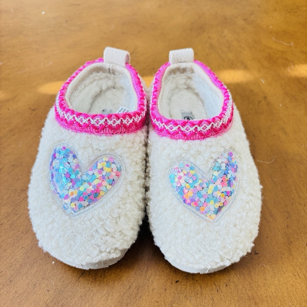 Oliver And Kate Sz 6 Cozy Insulated Heart Design Faux Fir Length6" Width 3"